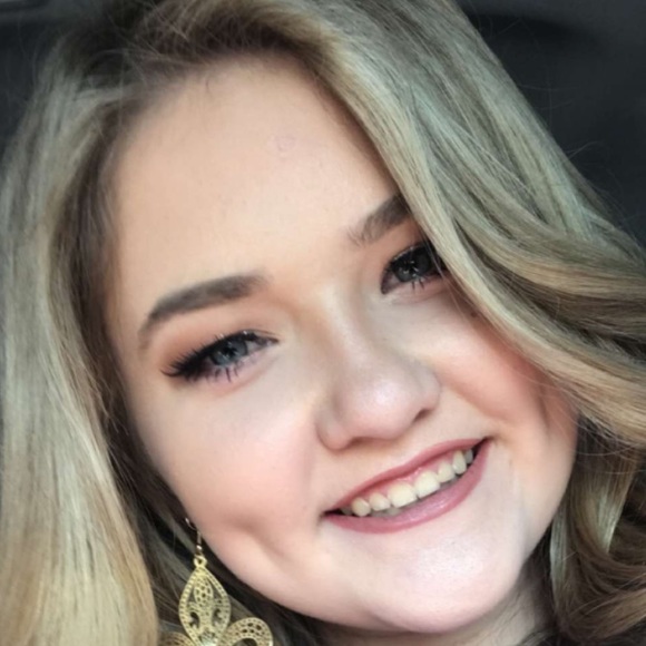 Meet your Posher, Dennis n michelle - Picture 3 of 5